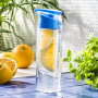 Butelka na wodę i napoje plastikowa z wkładem na owoce EXCELLENT HOUSEWARE FRUIT NIEBIESKA 650 ml