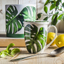 DUO Monstera 380 ml biało-zielony - kubek porcelanowy z zaparzaczem i pokrywką