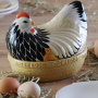MASON CASH Hen Nests Kura z Kurczakiem 21 x 18 cm beżowo-czarny - pojemnik na jajka kamionkowy 