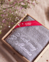 Ręcznik łazienkowy bawełniany w pudełku MISS LUCY KOCHANEJ MAMIE SZARY 50 x 90 cm